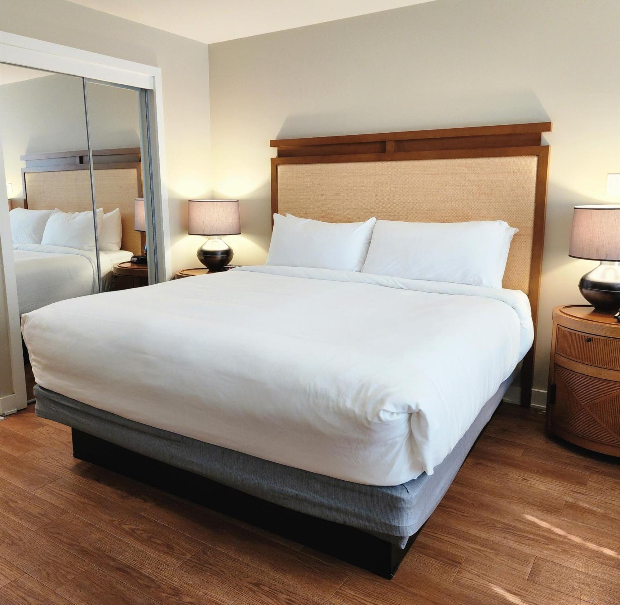 Watermark Beach Resort Osoyoos Bagian luar foto
