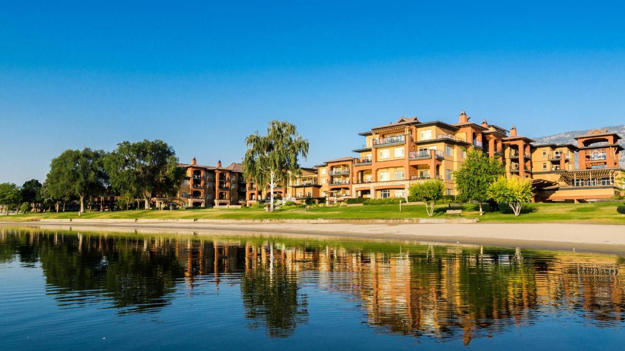 Watermark Beach Resort Osoyoos Bagian luar foto