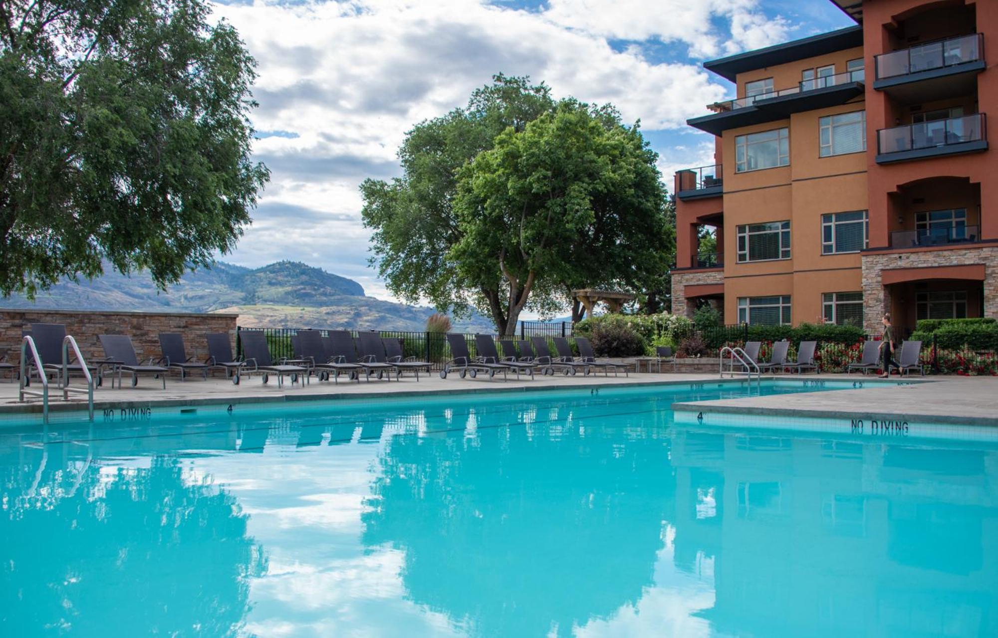 Watermark Beach Resort Osoyoos Bagian luar foto