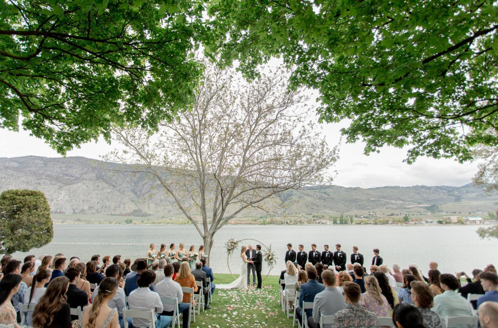Watermark Beach Resort Osoyoos Bagian luar foto