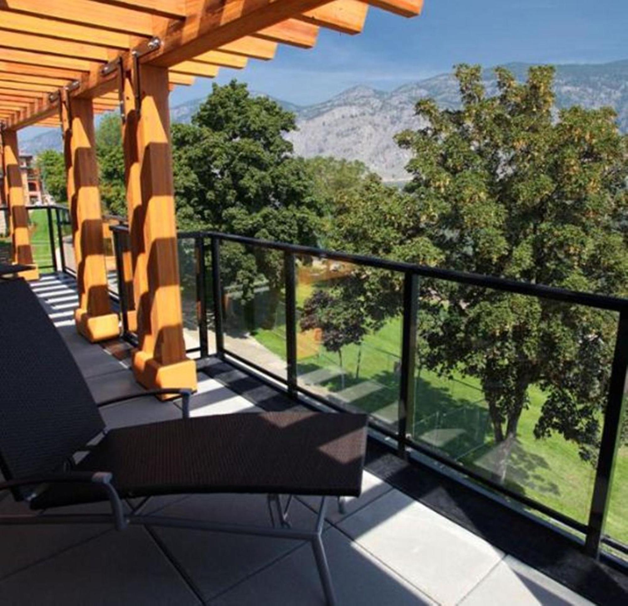 Watermark Beach Resort Osoyoos Bagian luar foto